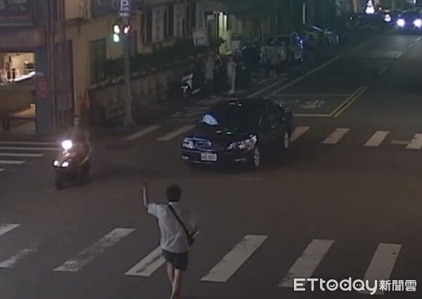 ▲雖然劉男立刻追趕，但仍晚了一步。（圖／楊梅警分局提供）