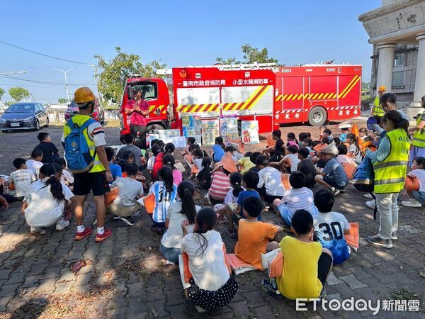 ▲林鳳營國小配合921國家防災日，攜手六甲消防分隊舉辦防震防災演練。（記者林東良翻攝，下同）