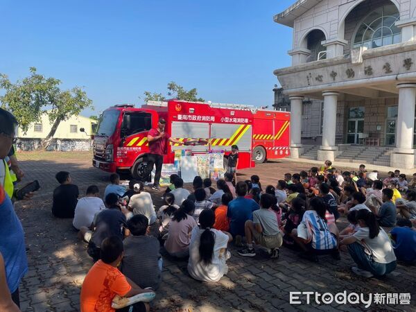 ▲林鳳營國小配合921國家防災日，攜手六甲消防分隊舉辦防震防災演練。（記者林東良翻攝，下同）