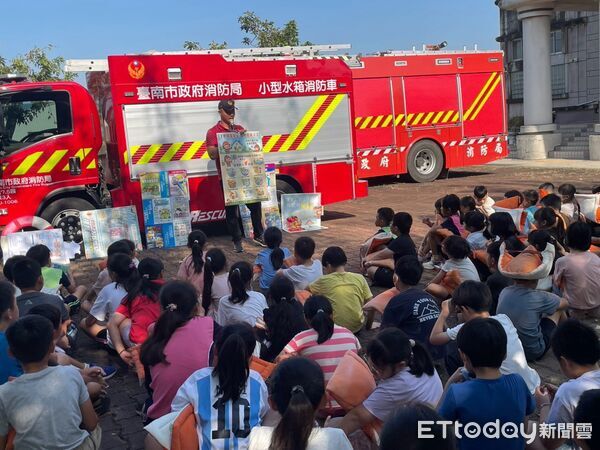 ▲林鳳營國小配合921國家防災日，攜手六甲消防分隊舉辦防震防災演練。（記者林東良翻攝，下同）