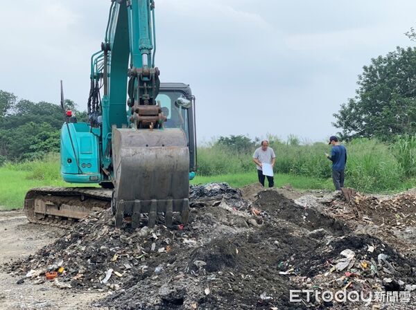 ▲▼雲林縣莿桐鄉大美段6筆土地被非法傾倒、回填4萬3025.15立方公尺的廢棄物。（圖／記者游瓊華翻攝）