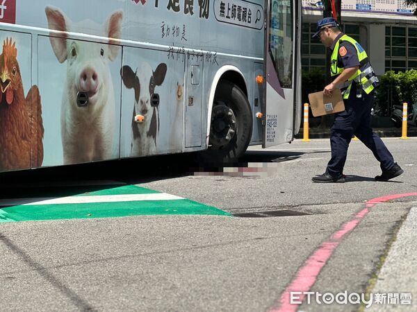 新加坡婦台中旅遊遭輾命危！國光客運司機雙手合十向家屬道歉