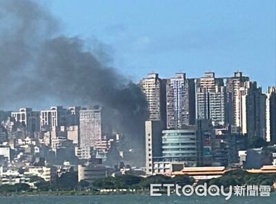 快訊/淡水公寓頂加火警3人驚逃!對岸八里目視濃煙竄天
