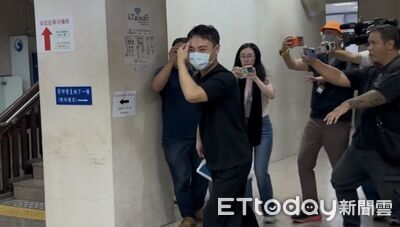 吸毒警交保見記者「嚇到罵髒話」!離開北檢跑錯邊…只能原路折返