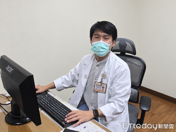▲▼透過艾草燃燒產生的溫熱刺激穴位或特定部位，作為日常保健及舒緩不適的輔助方式。（圖／花蓮醫院提供，下同）