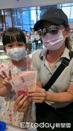 ▲▼    2026嘉義市購物節消費逼近8億！「滿千送百」2,500萬帶動2.78億消費！9/19-20特色市集綁手機條碼再送霜淇淋         。（圖／嘉義市政府提供）