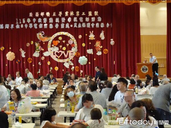 「爸爸，我會等你回家」雲林二監中秋懇親 467收容人與家屬團聚