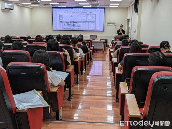 ▲台南市教育局啟動「IEP分區輔導諮詢及增能工作計畫」，首場座談會在6所中心學校同步登場。（記者林東良翻攝，下同）