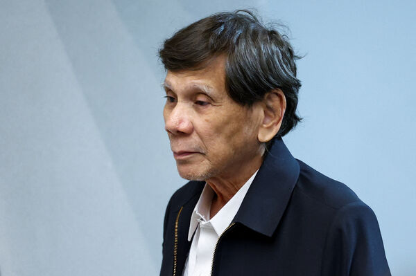 ▲ 菲律賓前總統杜特蒂（Rodrigo Duterte）於荷蘭海牙的國際刑事法院（ICC）出庭。法庭針對其健康狀況及是否具備受審能力進行辯論；他因過去推動掃毒戰而面臨謀殺罪指控。（圖／路透）