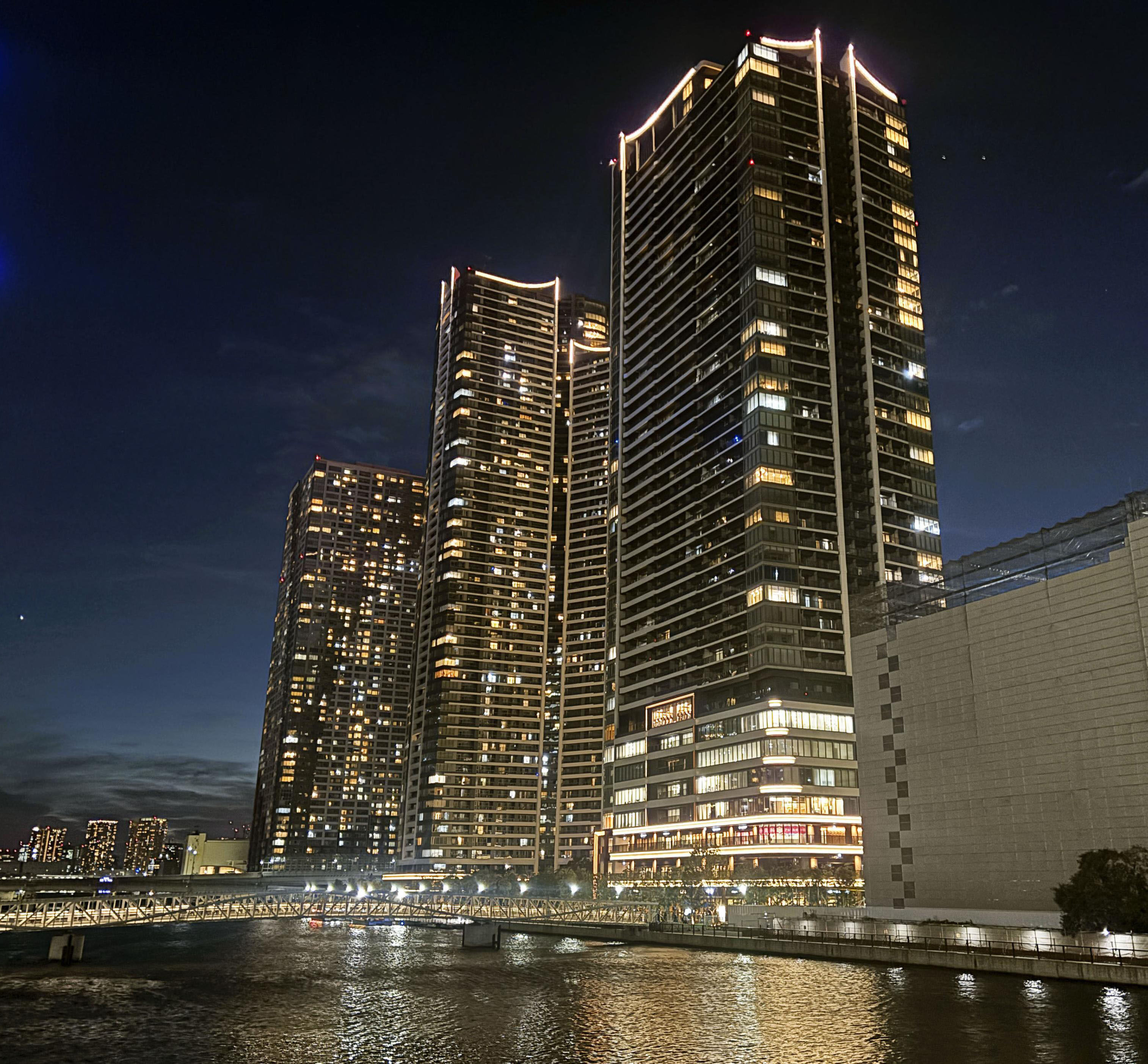 ▲▼位於日本東京都中央區的高層公寓。(圖/達志影像)