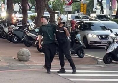 台中男行車糾紛下車嗆聲...胸口猛頂 「快親起來了」畫面曝