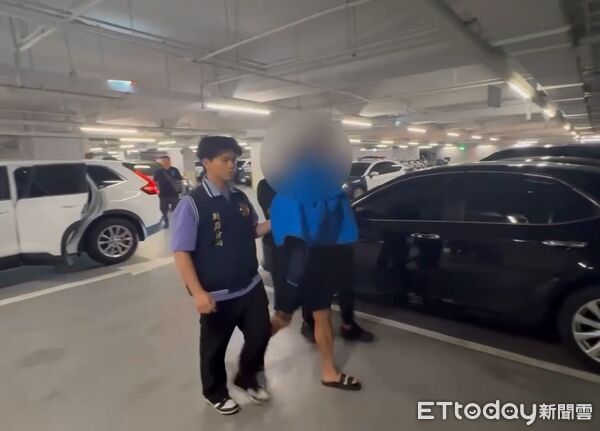 ▲▼警方昨天深夜再逮協助張俊傑逃亡的伍姓男子，經過偵訊後將移送台北地檢署複訊。（圖／記者陸運陞翻攝）