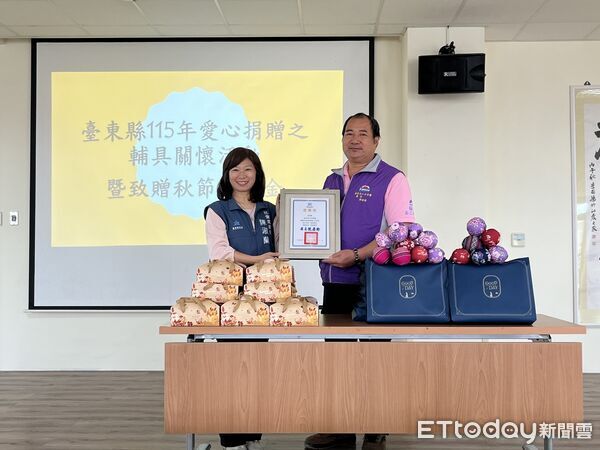 ▲民間團體共同捐贈100台沐浴椅予台東縣政府,提供輔具中心及縣內社會福利機構依需求運用。(圖/記者楊晨東翻攝)
