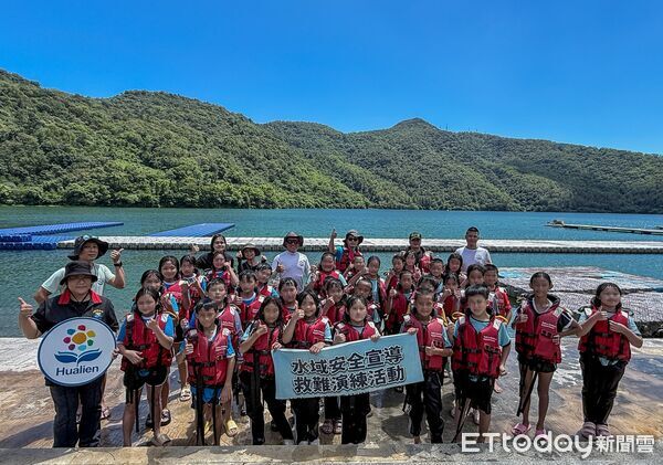▲▼花蓮縣政府於鯉魚潭舉辦「叫叫伸拋划—鯉魚潭水域安全體驗日」。(圖/花蓮縣政府提供,下同)