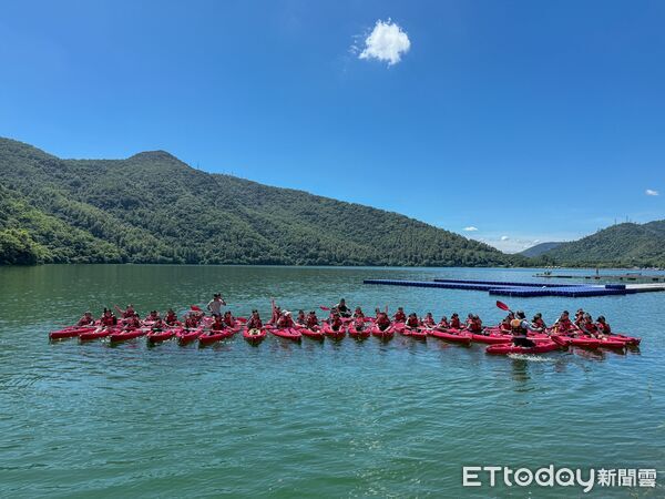 ▲▼花蓮縣政府於鯉魚潭舉辦「叫叫伸拋划—鯉魚潭水域安全體驗日」。(圖/花蓮縣政府提供,下同)