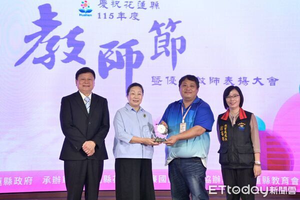 ▲▼花蓮縣政府今年大幅調高教師節敬師禮金,由往年的600元提升至2000元。(圖/縣府表揚優良教師資料照片,下同)