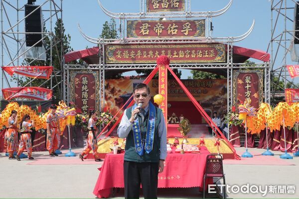▲漚汪佑昌宮17日舉行新建工程動土大典,副市長姜淋煌與各界貴賓共同執鏟。(記者林東良翻攝,下同)