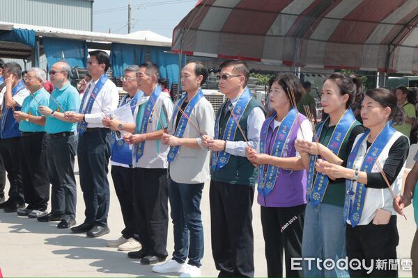 ▲漚汪佑昌宮17日舉行新建工程動土大典,副市長姜淋煌與各界貴賓共同執鏟。(記者林東良翻攝,下同)