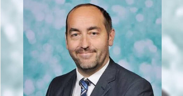 英國薩默塞特郡(Somerset)弗洛姆社區學院(Frome Community College)新任臨時校長傑弗里斯(Dan Jeffries)。(圖/翻攝自弗洛姆社區學院官網)