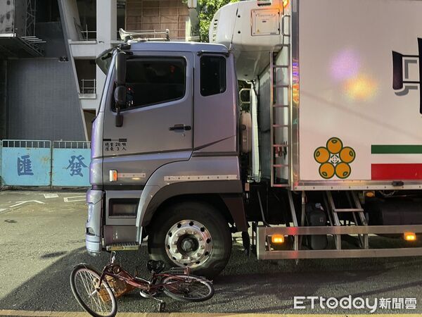 土城大貨車右轉輾斃55歲單車女 駕駛唾液快篩安非他命陽性