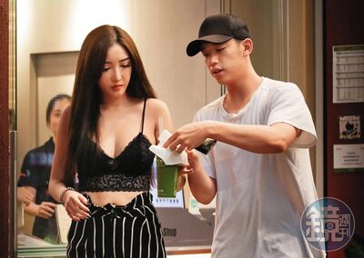 《大學生》陳慕遭控劈腿還欠30萬!「情慾女王妻」昔力挺:只是像孩子