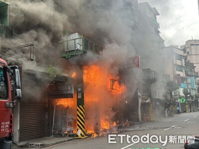 快訊/基隆廟口早餐店「陷火海」!滾滾濃煙狂竄 警消灌救中