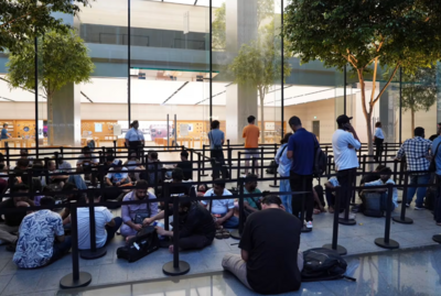 iPhone 18 Pro首賣!韓國頭香哥從前晚7點夜排 新加坡排隊狀況曝