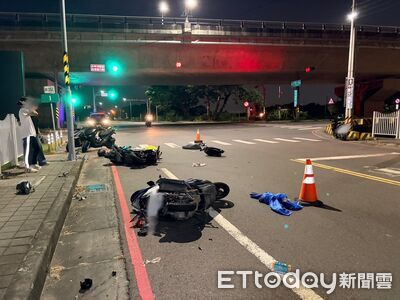 台南仁德機車擦撞「飲料雨衣散落一地」 2騎士受傷送醫