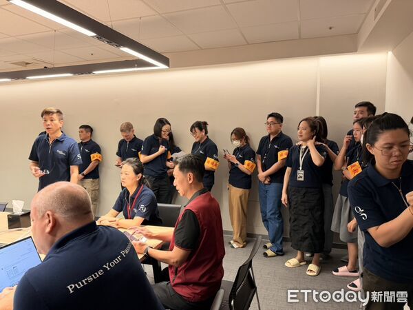 ▲台南市消防局第七大隊前往施工中的台南希爾頓世家酒店，進行消防安全演練。（記者林東良翻攝，下同）