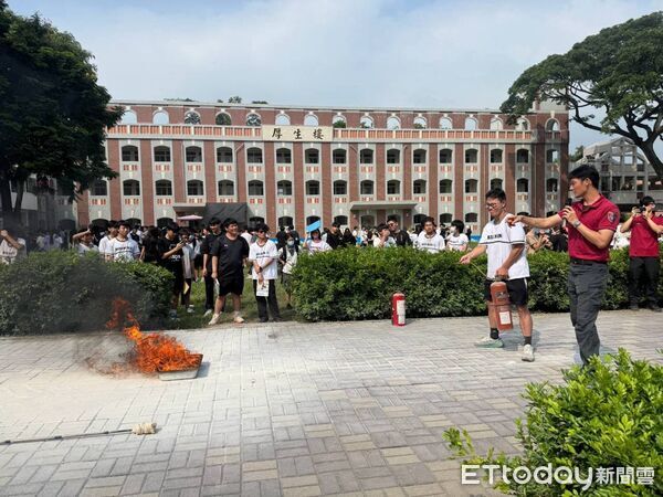 ▲台南市消防局永康消防分隊前往南大附中，辦理學生防災消防示範觀摩。（記者林東良翻攝，下同）