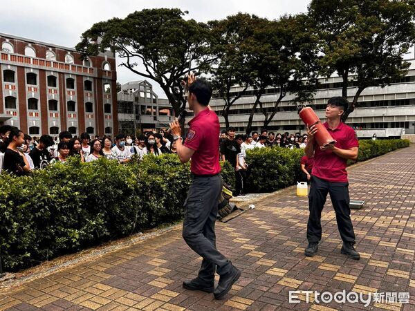▲台南市消防局永康消防分隊前往南大附中，辦理學生防災消防示範觀摩。（記者林東良翻攝，下同）