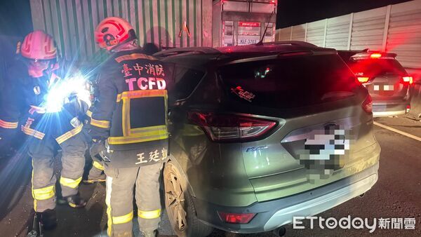 ▲▼台61休旅車撞進聯結車，40歲男OHCA送醫。（圖／記者鄧木卿翻攝）