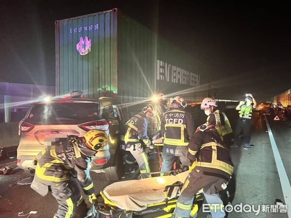 快訊／休旅車台61線追撞貨櫃車 40多歲駕駛搶救4小時宣告不治