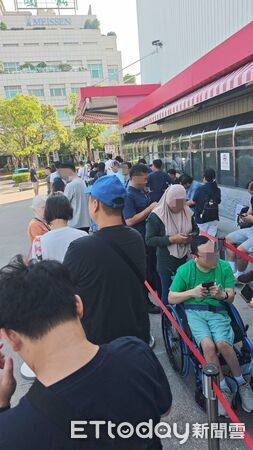 ▲▼好市多開賣iPhone 18首日。（圖／記者林育綾攝）
