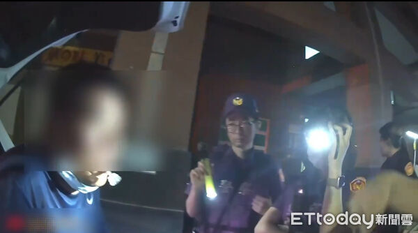 ▲▼多元計程車運將恍神連撞2車!女乘客頭頸受傷送醫 毒品快篩陽性。(圖/記者賴文萱翻攝)