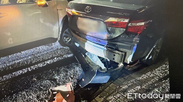 ▲▼多元計程車運將恍神連撞2車!女乘客頭頸受傷送醫 毒品快篩陽性。(圖/記者賴文萱翻攝)