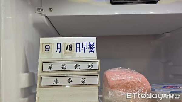 ▲▼謝典霖父子收押,入所第一餐草莓饅頭、冰麥茶。(圖/記者唐詠絮攝)