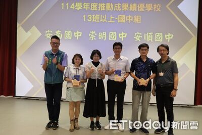 台南4年砸22億推「生生有平板」 21校、4教師獲數位學習表揚