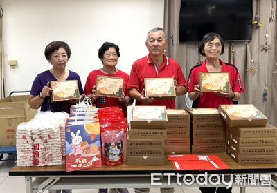 中秋送暖也支持庇護就業 台南建平里愛心會採購48盒蛋黃酥助弱勢