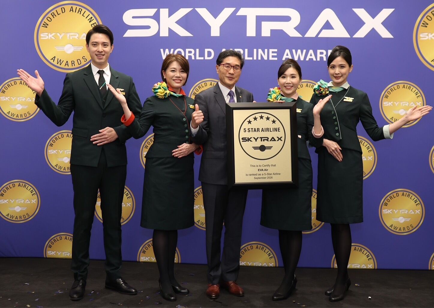 ▲▼長榮航空拿下「全球最佳豪華經濟艙」、「最佳豪華經濟艙服務用品」及「全球最佳家庭友善航空公司」三項世界第一大獎。（圖／長榮提供）