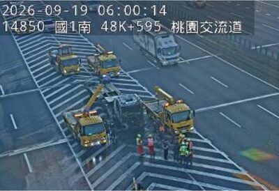 快訊／國一今晨火燒車　佔用桃園出口槽化區