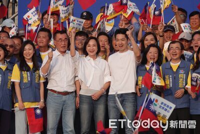 大進場走10分鐘人氣炸裂 蔣萬安助攻柯志恩:高雄值得更好!