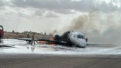 飛機衝出跑道撞爛起火 2機師涉「酒醉飛行」被逮捕