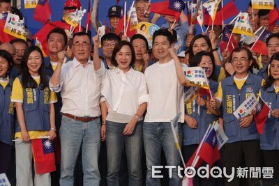 李四川重返高雄!再喊「路平燈亮水溝通」 自嘲選1個月變黑道