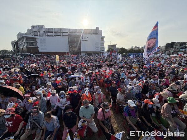 ▲▼柯志恩首場鳳山大造勢，國民黨高雄市議員、議員參選人全員到齊助陣。（圖／記者吳世龍攝）