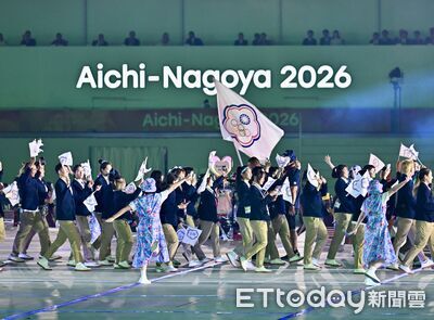 20年前奧運金牌名將壓軸!室伏廣治父子攜手點燃亞運聖火