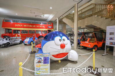 日本最大汽車博物館在小松 看哆啦A夢太陽能車、金箔貼滿車身