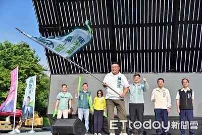鳳山藍綠拚場!賴瑞隆也來了 力挺蘇致榮拿「關鍵一席」
