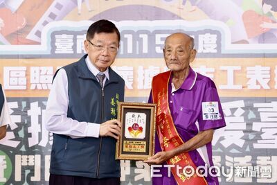 台南表揚166位績優志工! 93歲謝志德「越老越有力」成靈魂人物