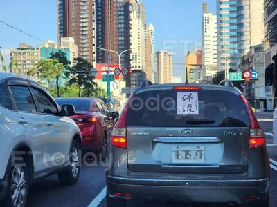 獨/台中出現「洋流」!沈伯洋人未到先轟動 超狂手寫應援曝光